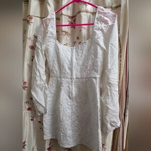 Francesca Rlegant White Long-Sleeve Dress